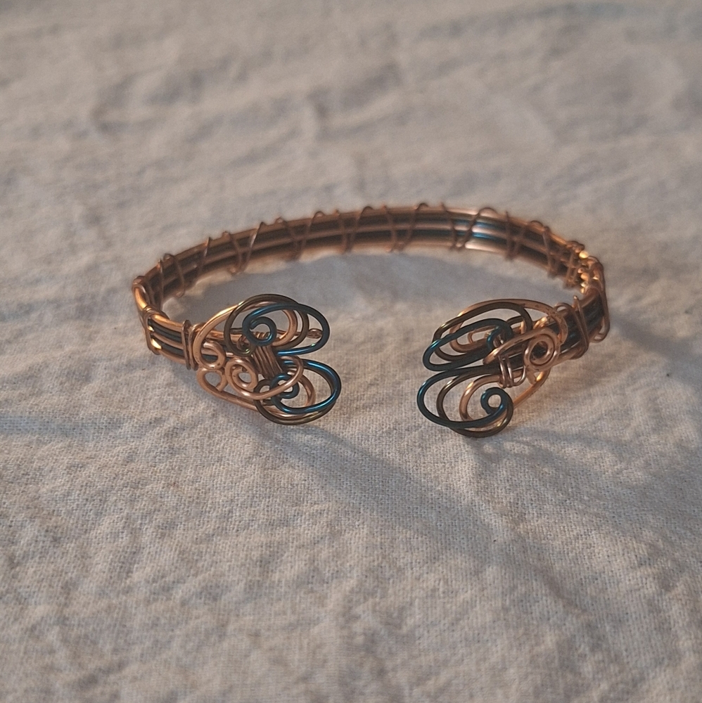 Copper wire bracelet with green accents